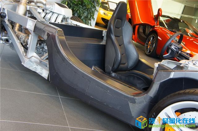 终极轻量化 解析迈凯伦碳纤维移动底盘
