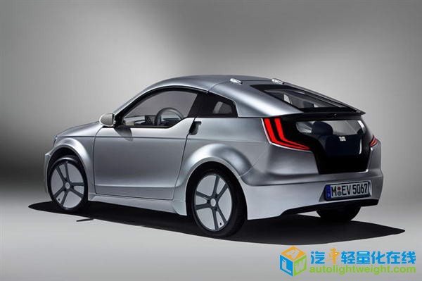 一辆电动汽车 总重450kg 续航160km