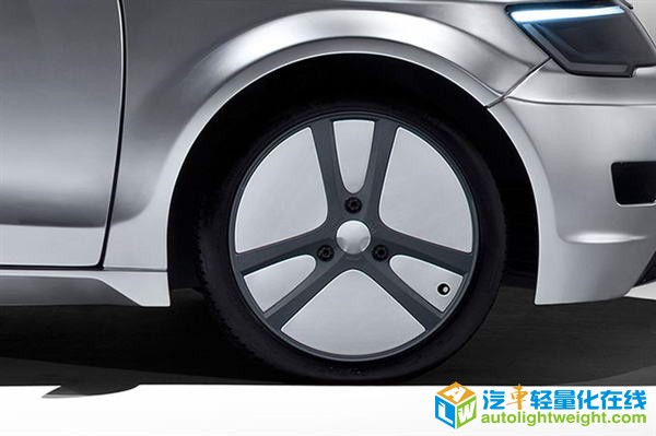 一辆电动汽车 总重450kg 续航160km