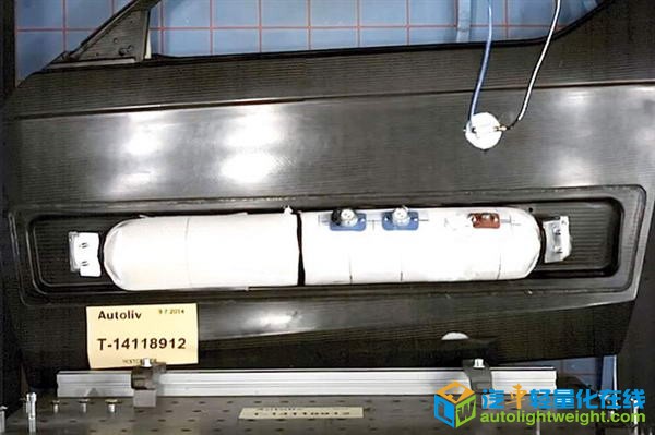 一辆电动汽车 总重450kg 续航160km