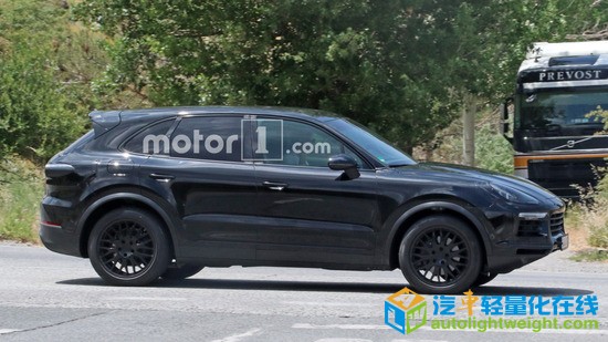 触控内饰+轻量化 曝新一代卡宴最新谍照