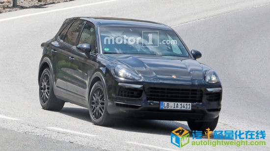 触控内饰+轻量化 曝新一代卡宴最新谍照