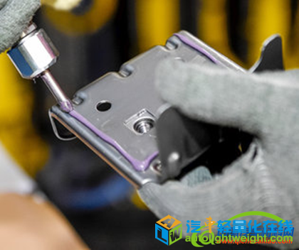 如何汽车更省油？粘合剂和电池成为新希望