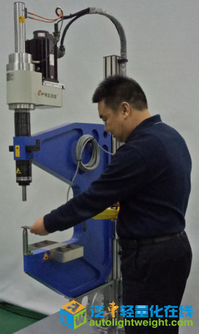 新能源汽车，轻量化，锁铆铆接