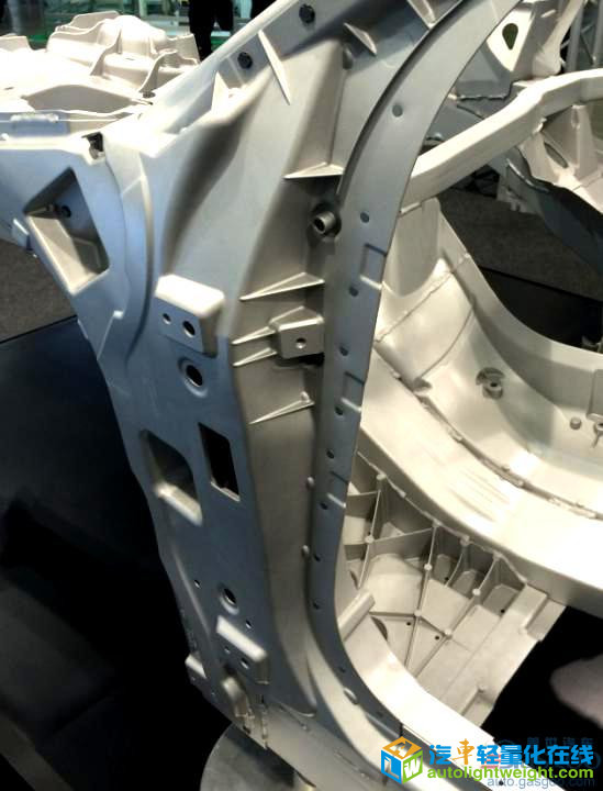 压铸模具,汽车轻量化,轻量化材料,铝合金,镁合金