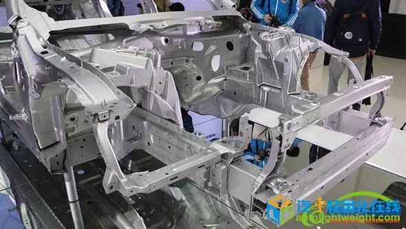 轻量化、定制化领先，奇瑞捷豹路虎有何技术秘诀？