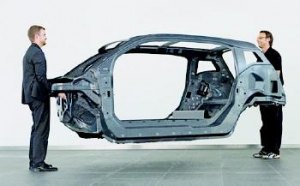 材料和结构设计优化 塑料汽车促进轻量化