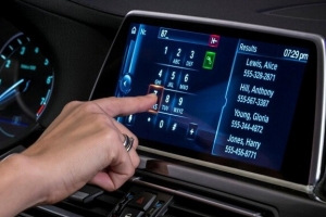 柔性OLED技术成为解决汽车电子轻量化的关键部分