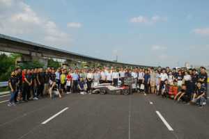 赛道新明星：德莎胶带增速同济DRe18赛车