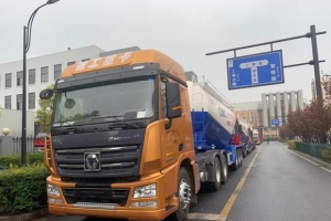 徐工重卡ULT轻量化牵引车批量交付杭州